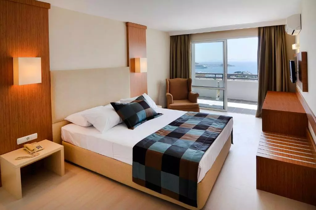 CITYS HILL HOTEL ROOM.jpg